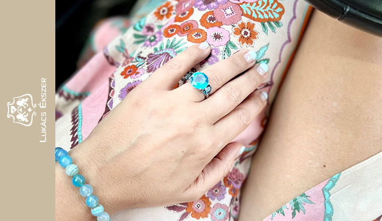 A nyár csodálatos, kék ékköve!