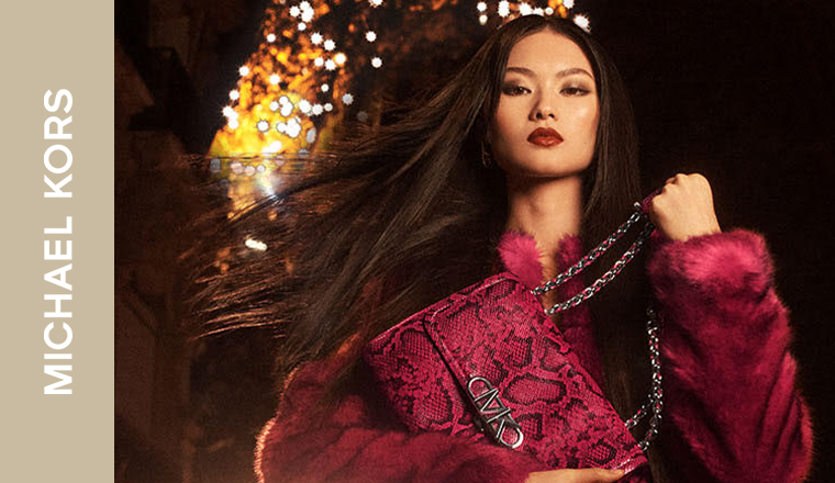 Ragyogó szettek a karácsonyfa mellett